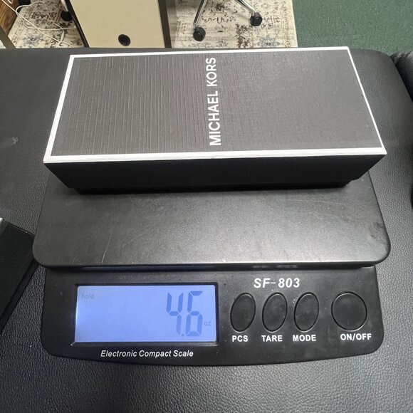 Michael Kors Women AirPod Earbud Case with Lanyard MK Gift Box in Red/Black New - Picture 4 of 4